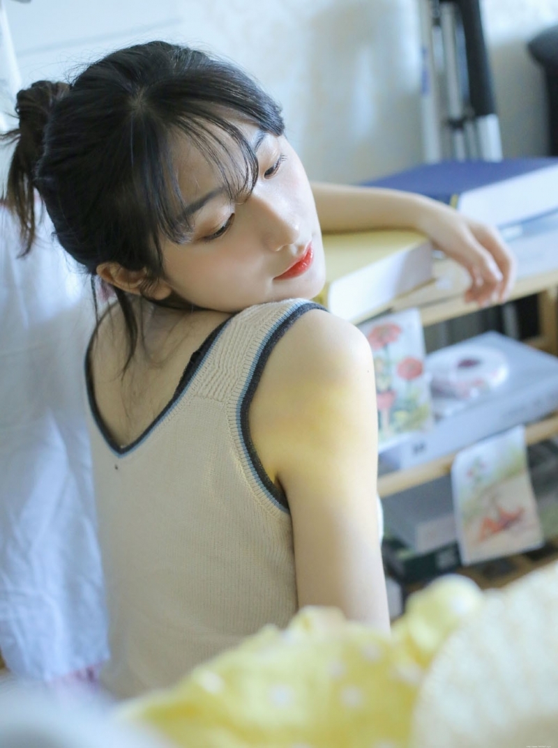 极品俏佳人明媚动人私房摄影