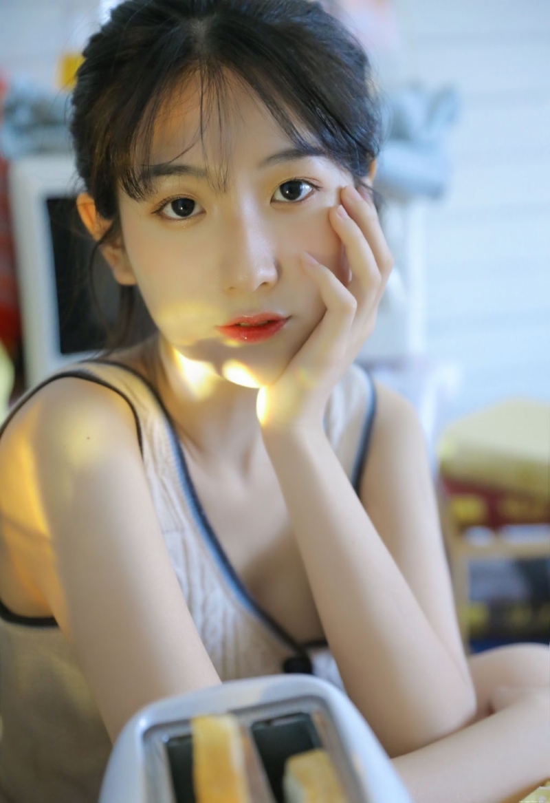 极品俏佳人明媚动人私房摄影