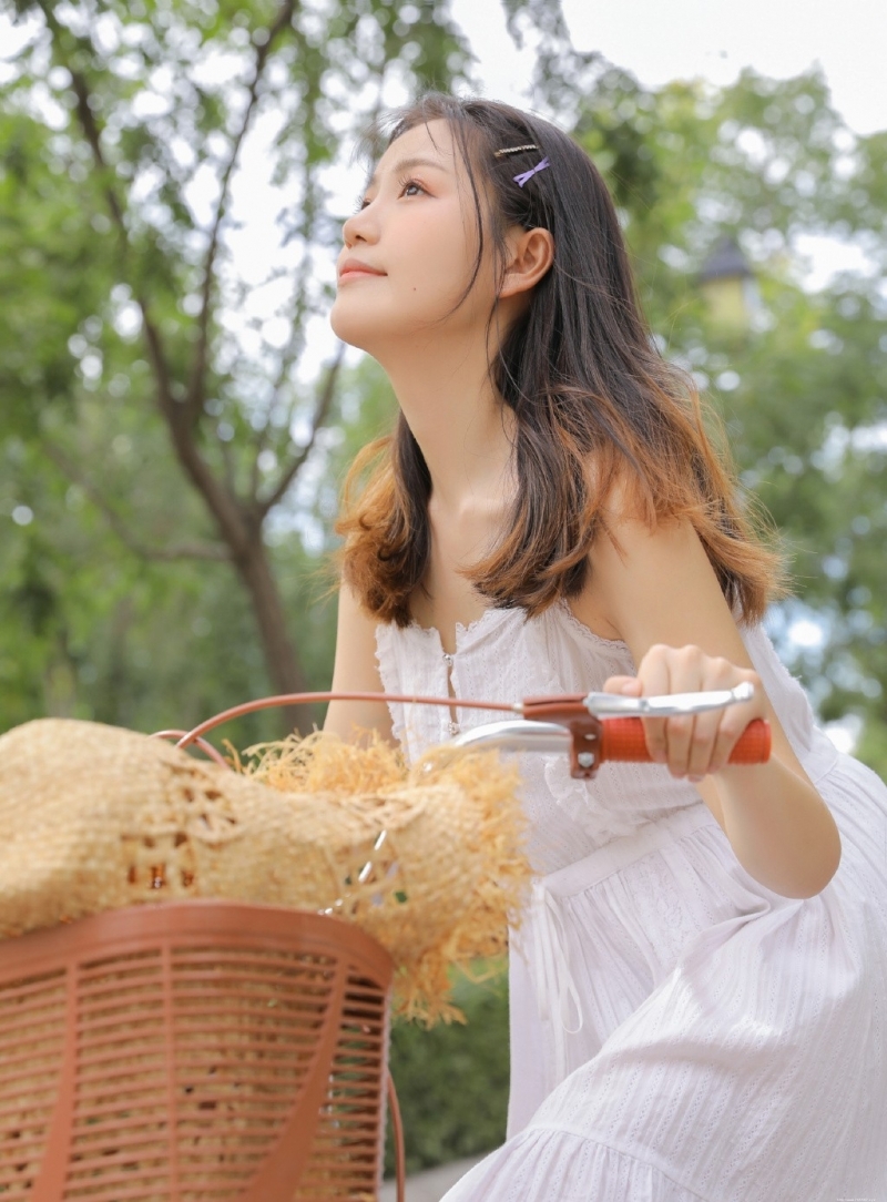 2020年漂亮小姑娘青春靓丽街拍摄影