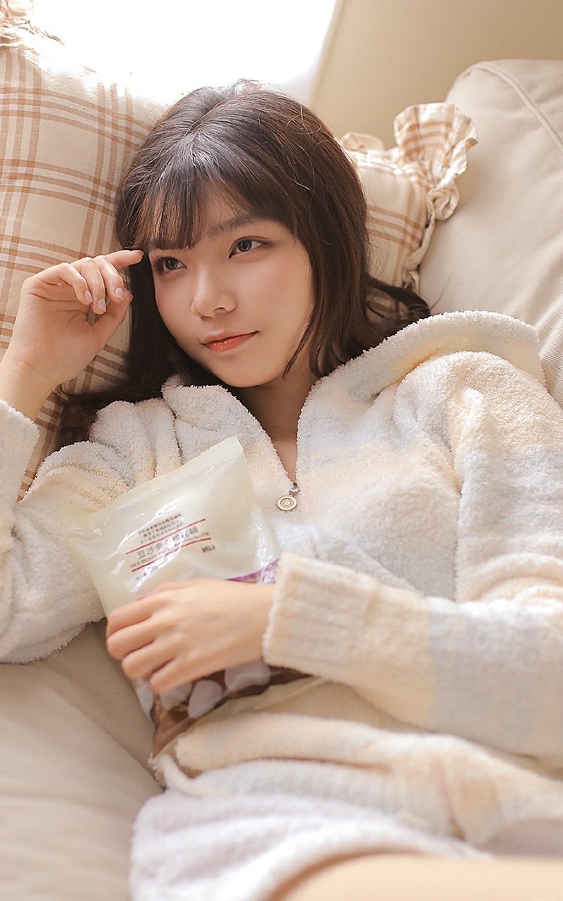 好看爱笑的女孩古灵精怪俏皮图片