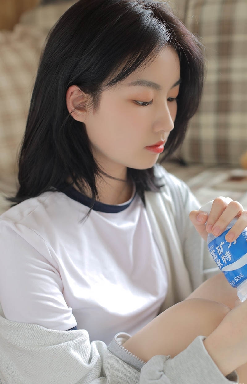 极品非主流清纯小妹唇红齿白惹火艺术写真