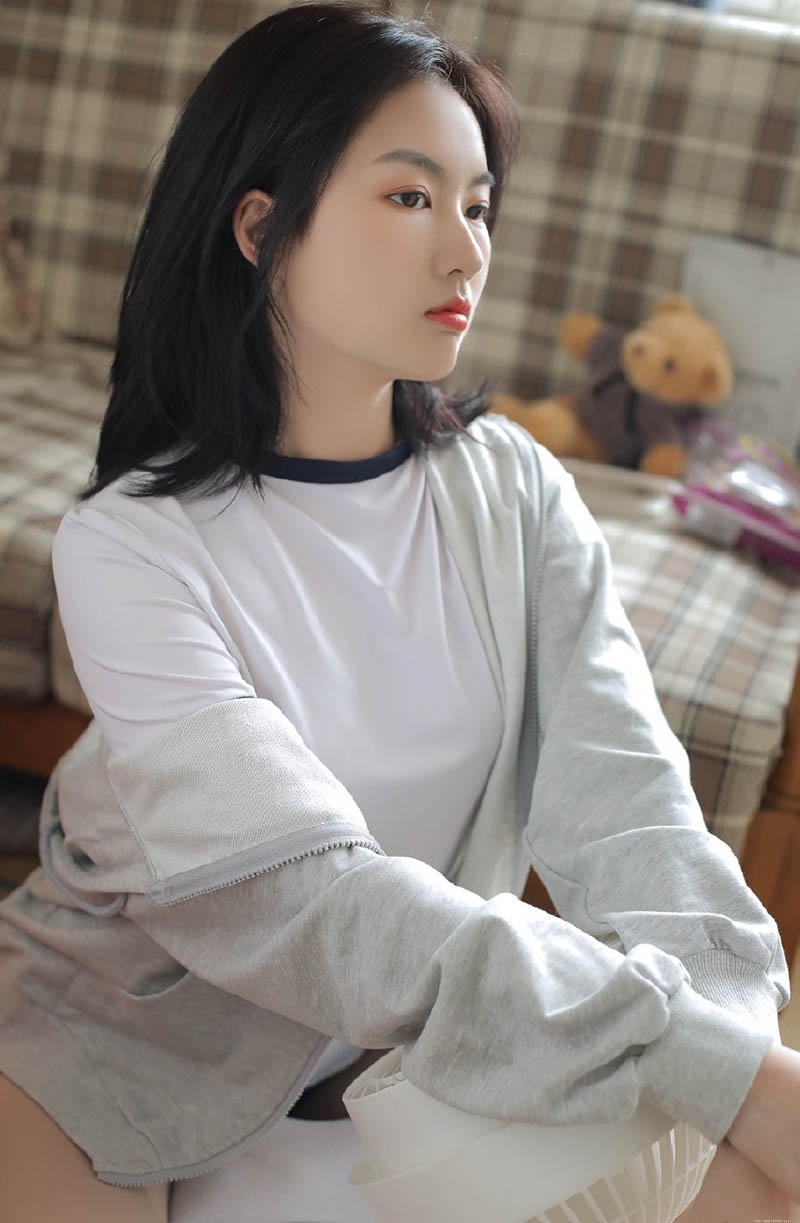 极品非主流清纯小妹唇红齿白惹火艺术写真