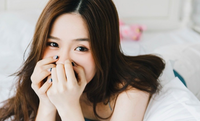 00后漂亮美眉明眸皓齿清纯写真