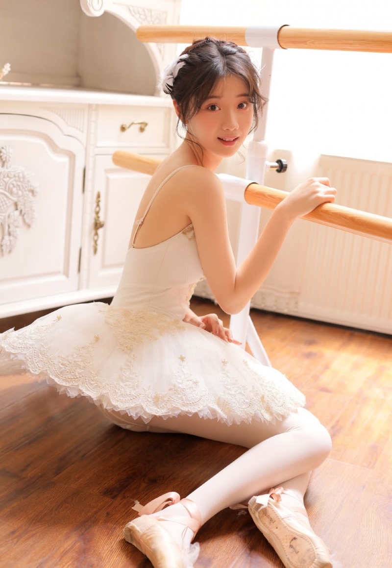 极品舞蹈少女娇躯玲珑惹火美女图