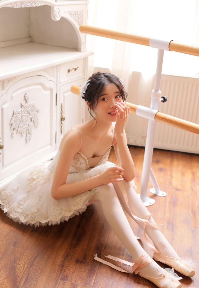 极品舞蹈少女娇躯玲珑惹火美女图