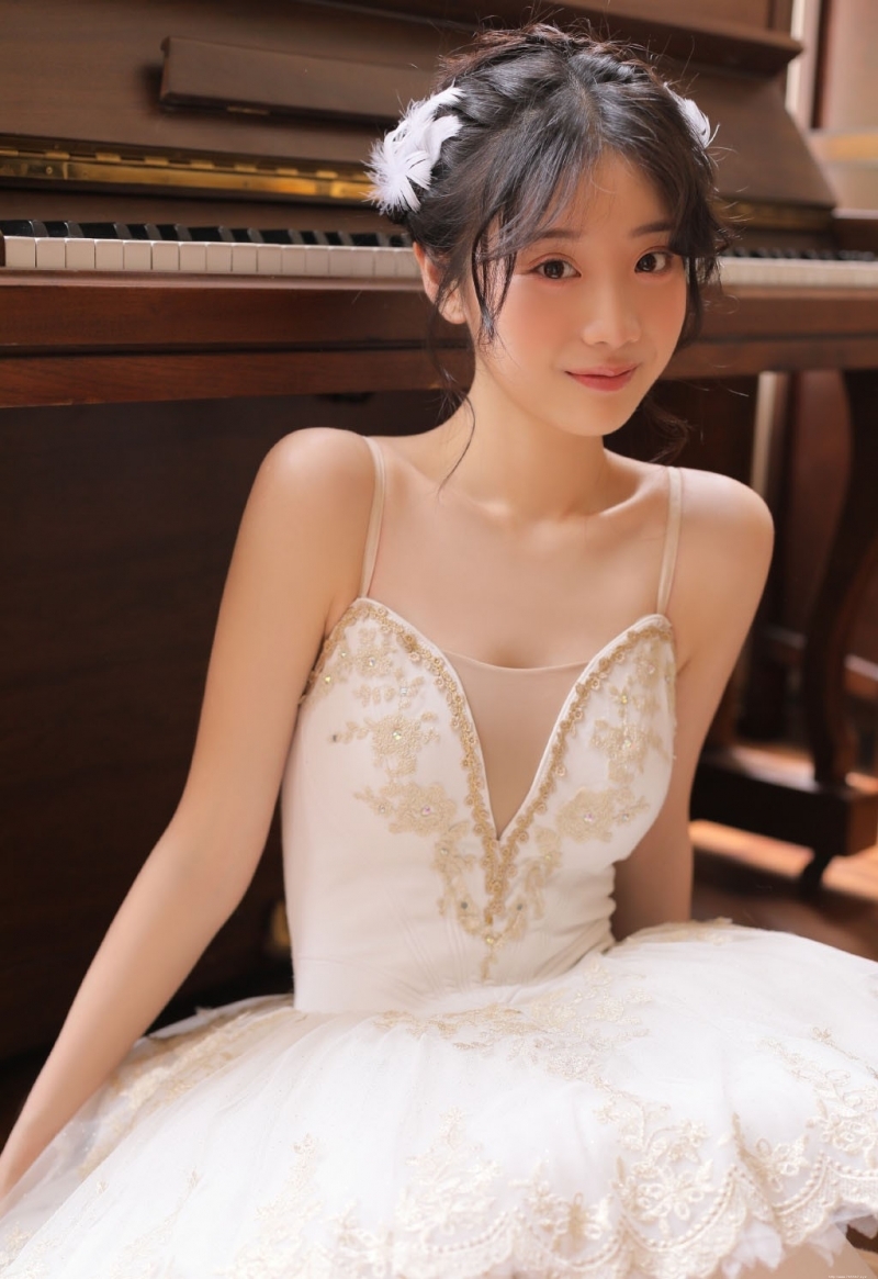 极品舞蹈少女娇躯玲珑惹火美女图