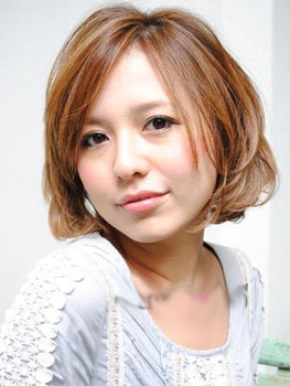 短发女生眉目清秀美女写真