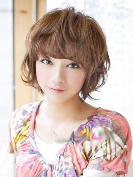 短发女生眉目清秀美女写真