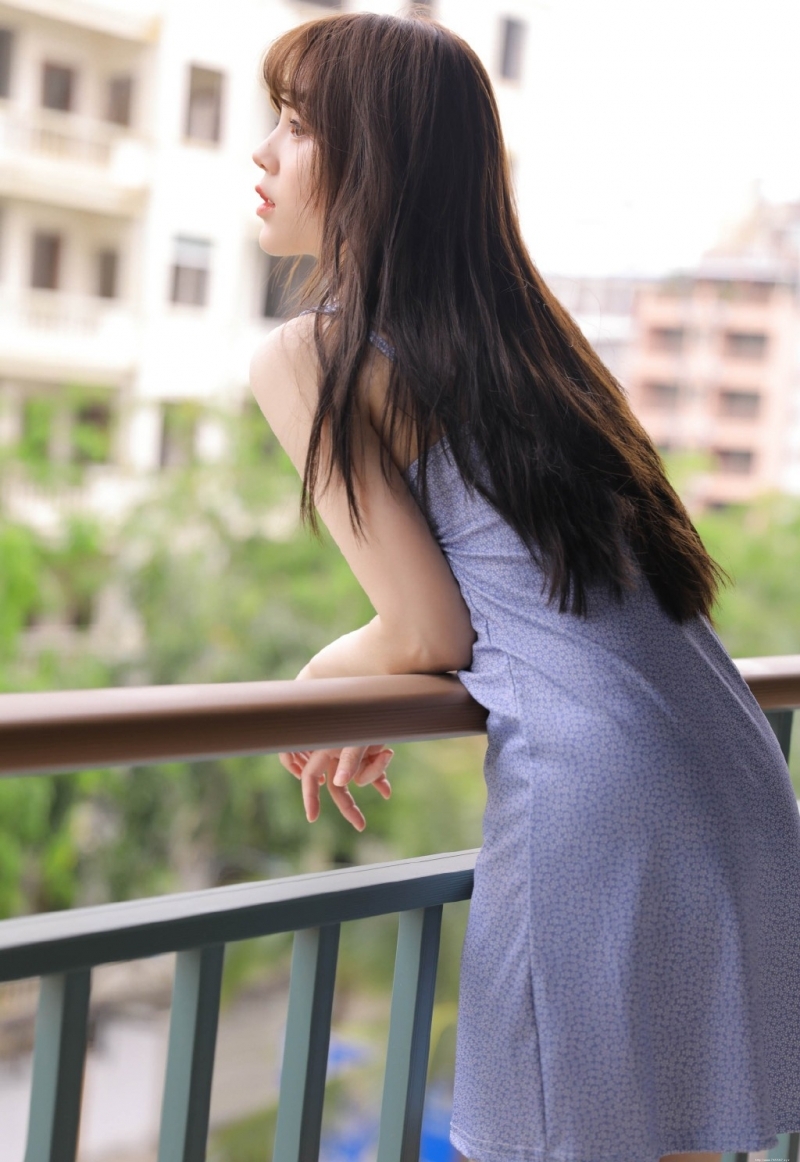 黑长直美女气质清新妹子图