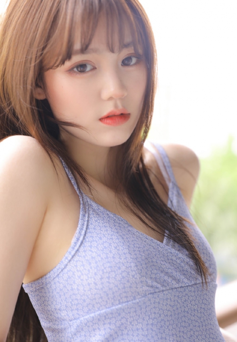 黑长直美女气质清新妹子图