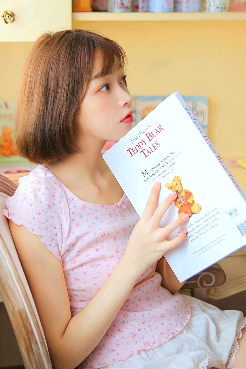 极品摄影童颜萝莉齐肩短发乖巧文静写真