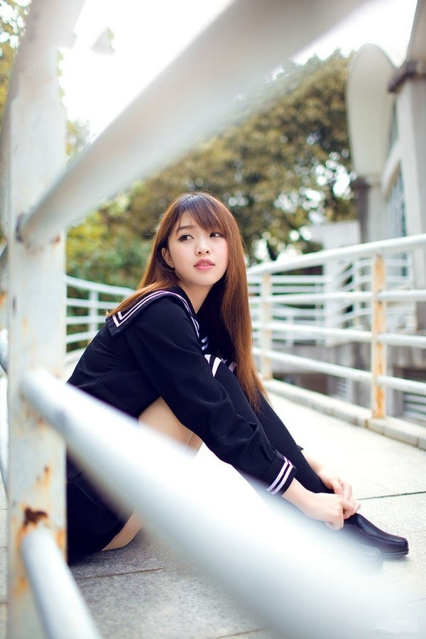 美女校花制服短裙黑丝美腿写真