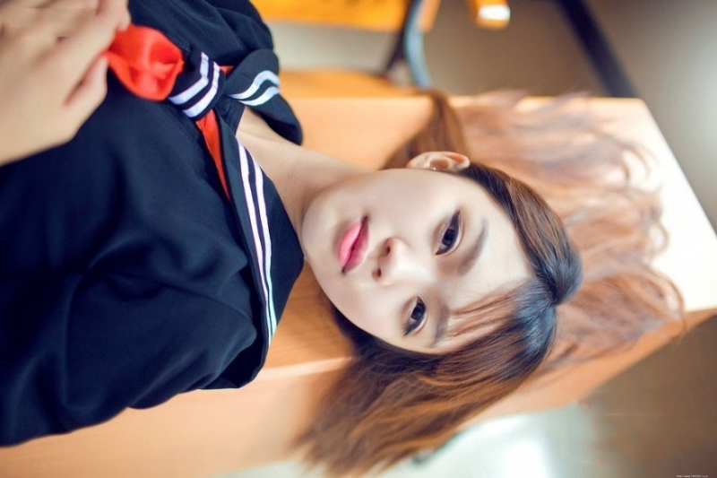 美女校花制服短裙黑丝美腿写真