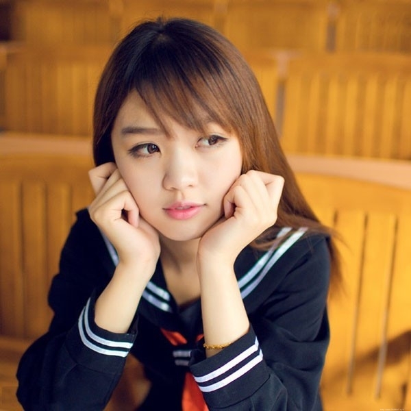 美女校花制服短裙黑丝美腿写真