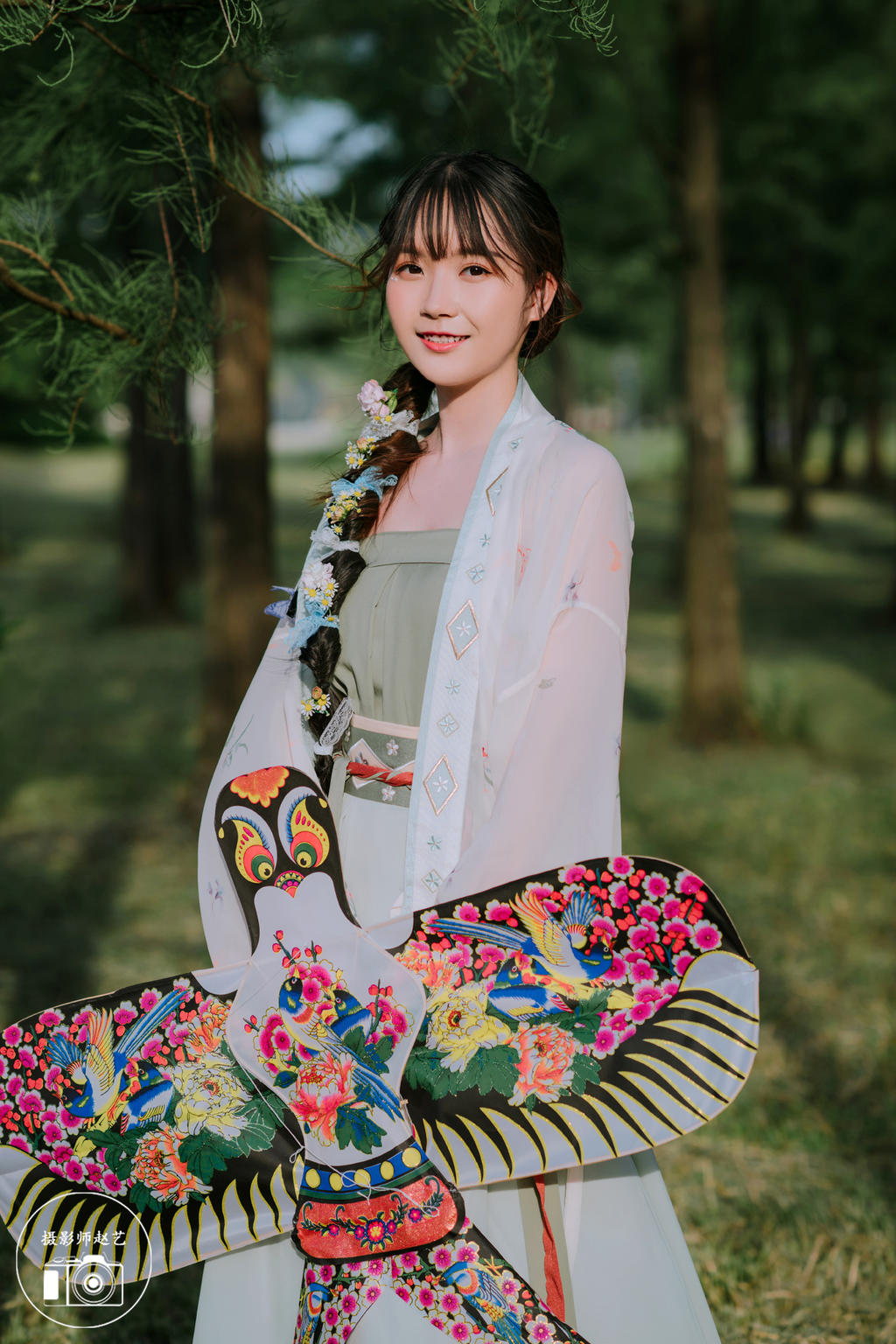 清新小女生拍摄森系汉服图片