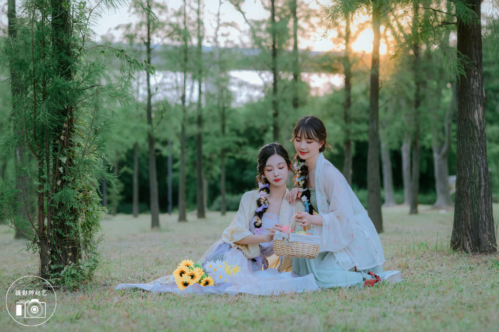 清新小女生拍摄森系汉服图片