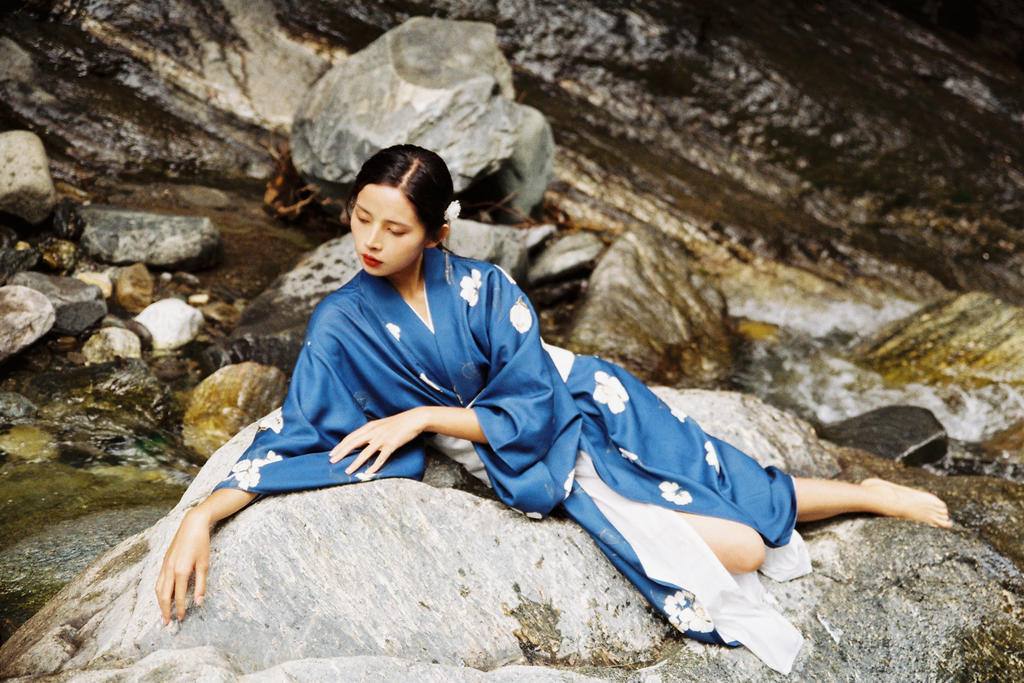 和服美女温婉古风摄影图片