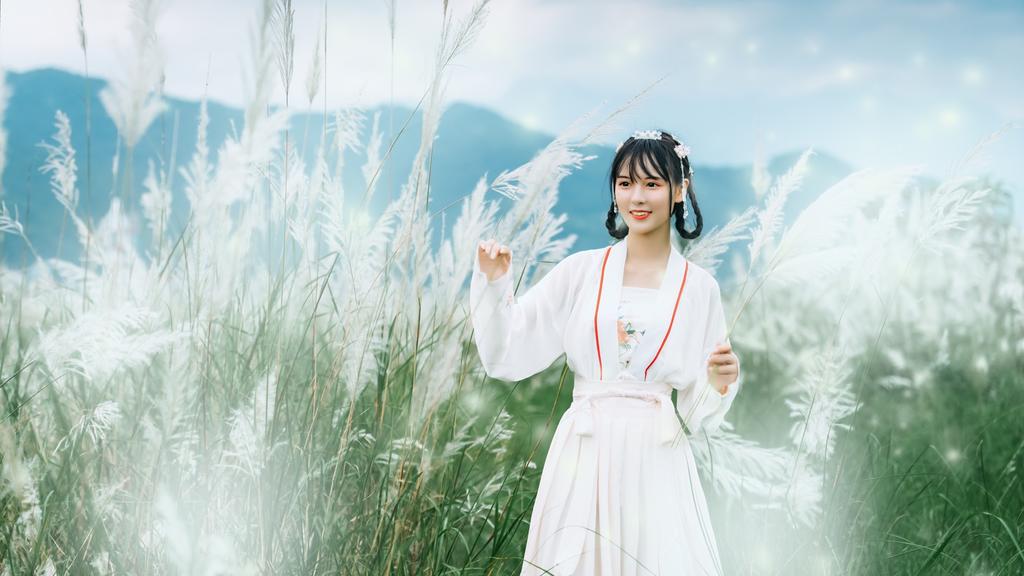 清纯古风美人芦苇荡里养眼汉服图片