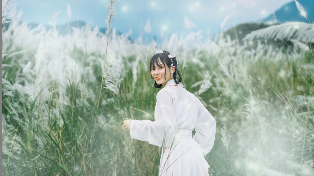 清纯古风美人芦苇荡里养眼汉服图片