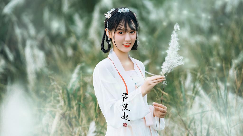 清纯古风美人芦苇荡里养眼汉服图片