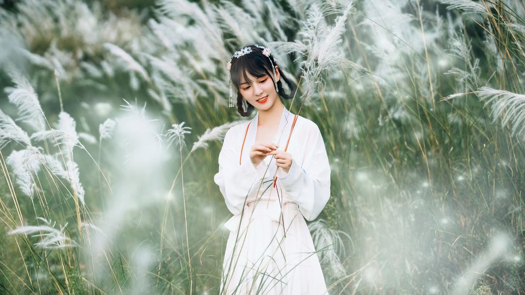 清纯古风美人芦苇荡里养眼汉服图片