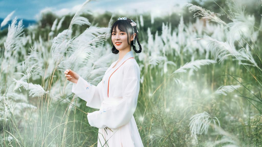 清纯古风美人芦苇荡里养眼汉服图片