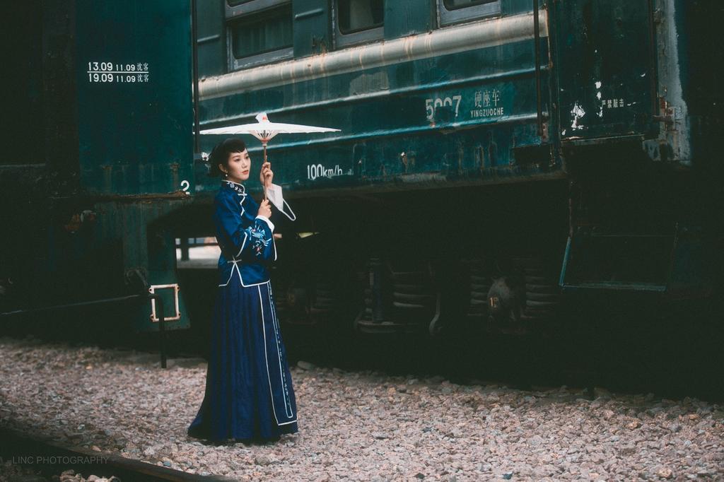 温婉大家闺秀火车站古风摄影