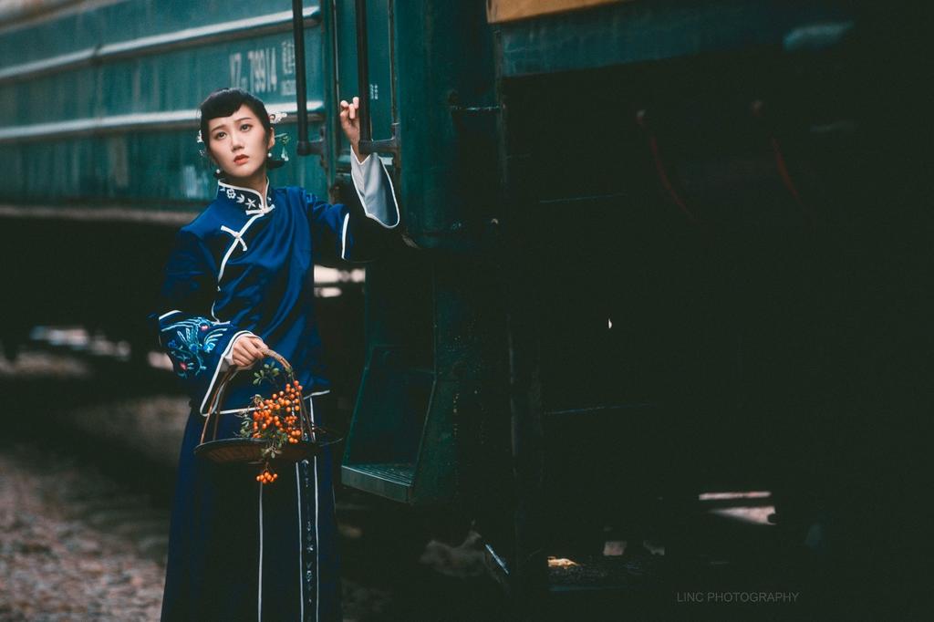 温婉大家闺秀火车站古风摄影