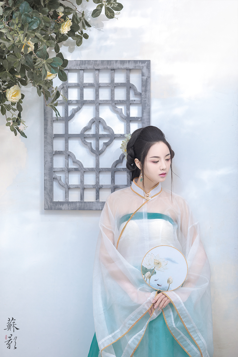 圆脸汉服美女气质优雅漂亮写真