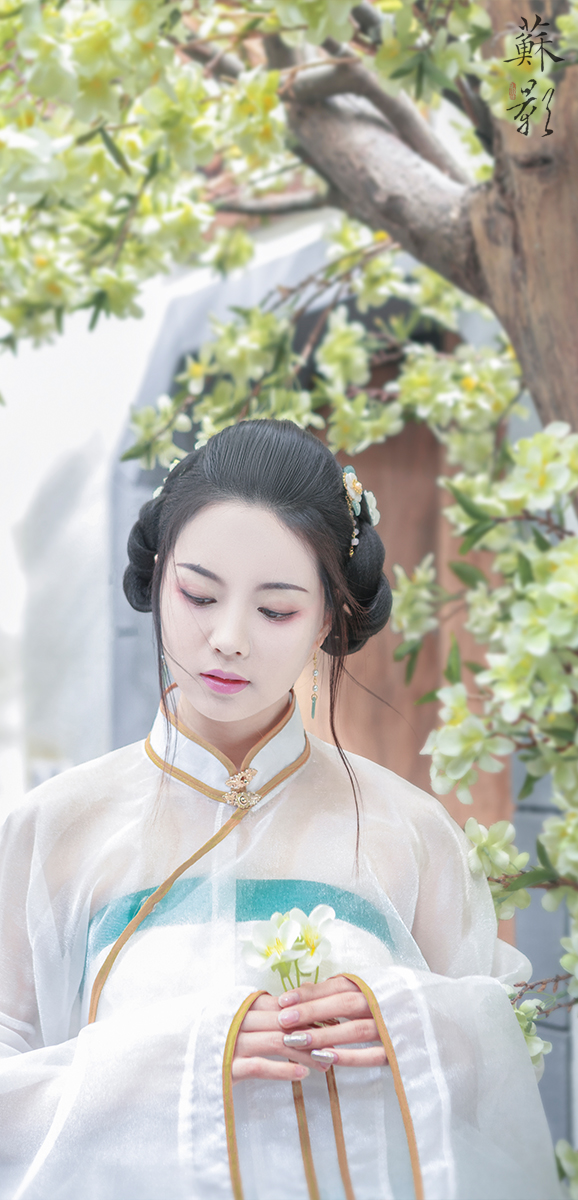 圆脸汉服美女气质优雅漂亮写真