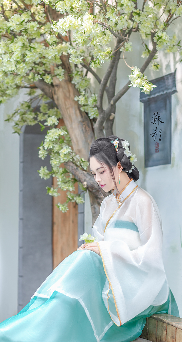 圆脸汉服美女气质优雅漂亮写真