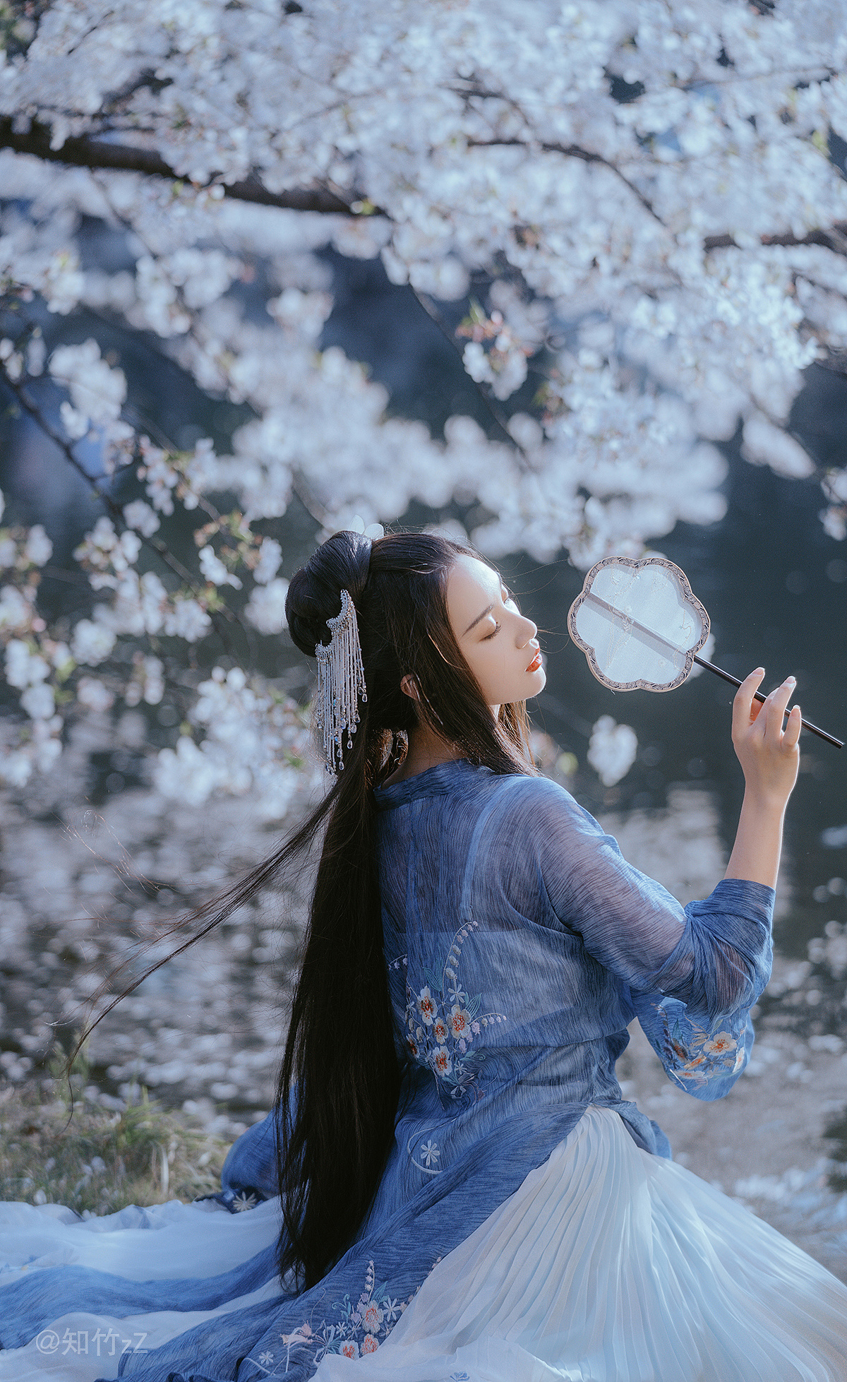 古装美女桃林风情万种古风摄影