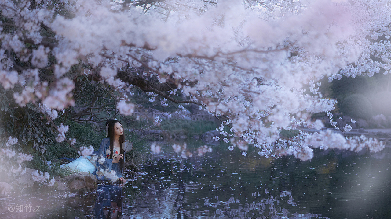 古装美女桃林风情万种古风摄影