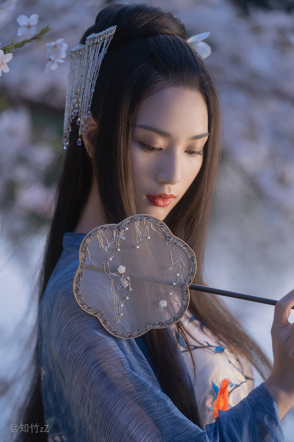 古装美女桃林风情万种古风摄影