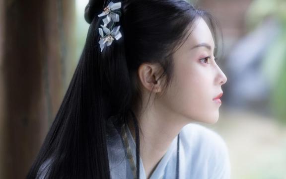 气质淡雅的古装美女飘逸汉服图片