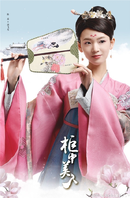 柜中美人双女主古风汉服图片