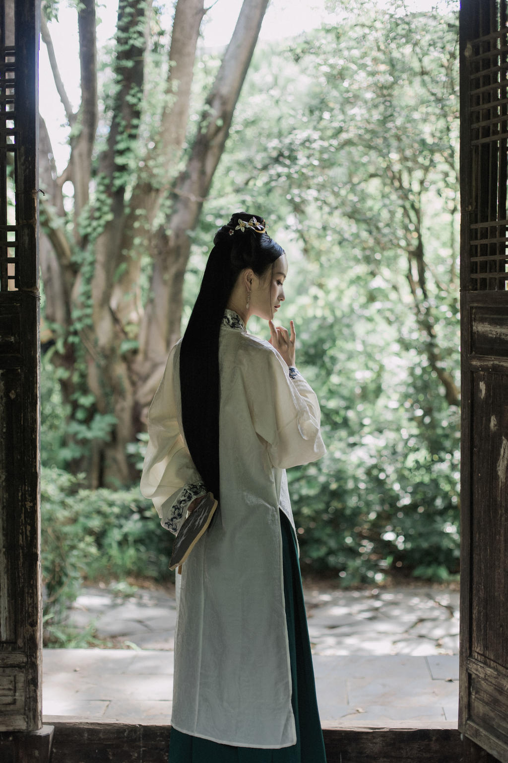 古装美人美目盼兮唯美汉服图片