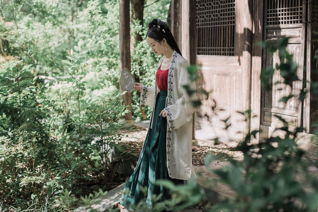 古装美人美目盼兮唯美汉服图片