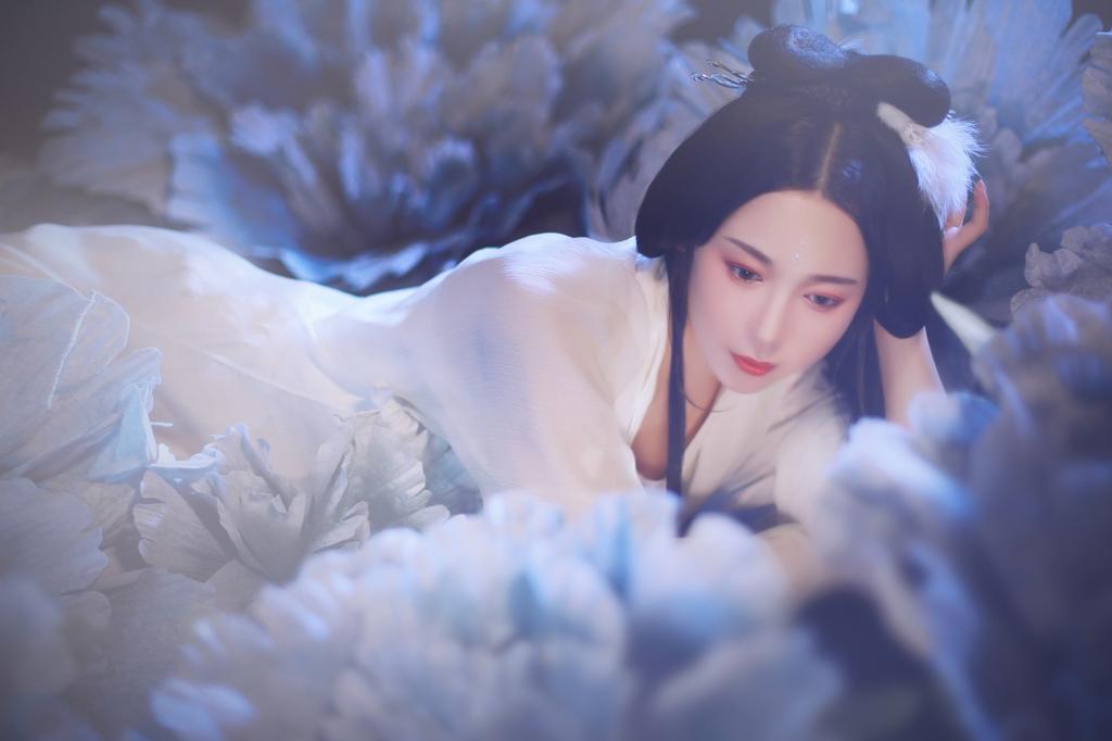 含羞带怯的古装美女汉服写真