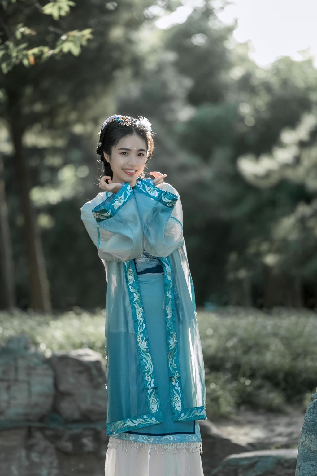 古装美人眉目如画唯美汉服图片