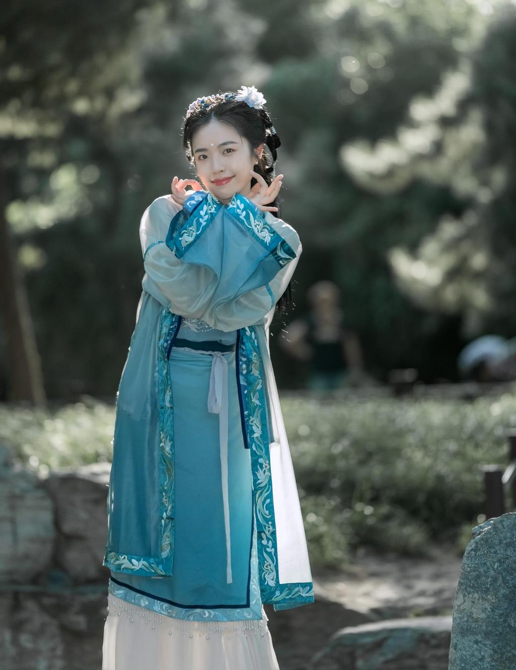 古装美人眉目如画唯美汉服图片