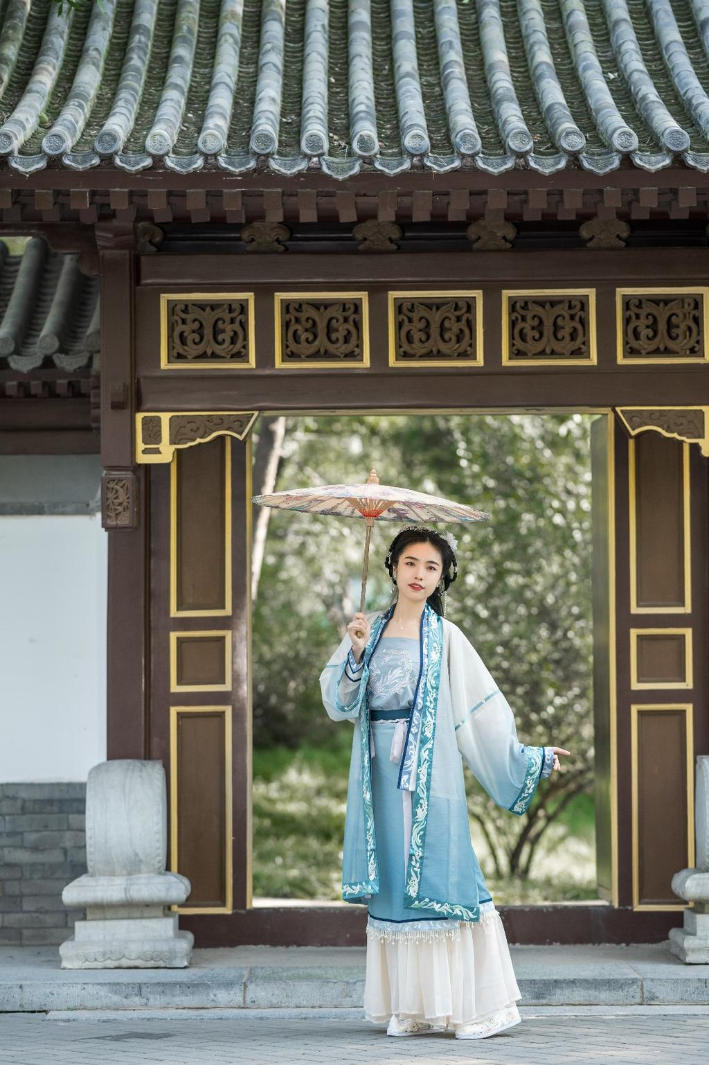 古装美人眉目如画唯美汉服图片