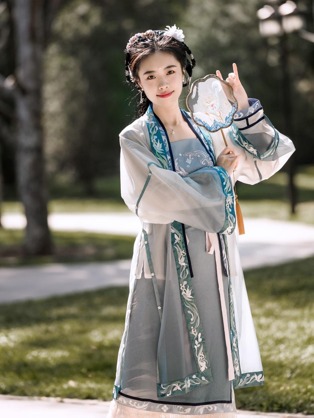 古装美人眉目如画唯美汉服图片