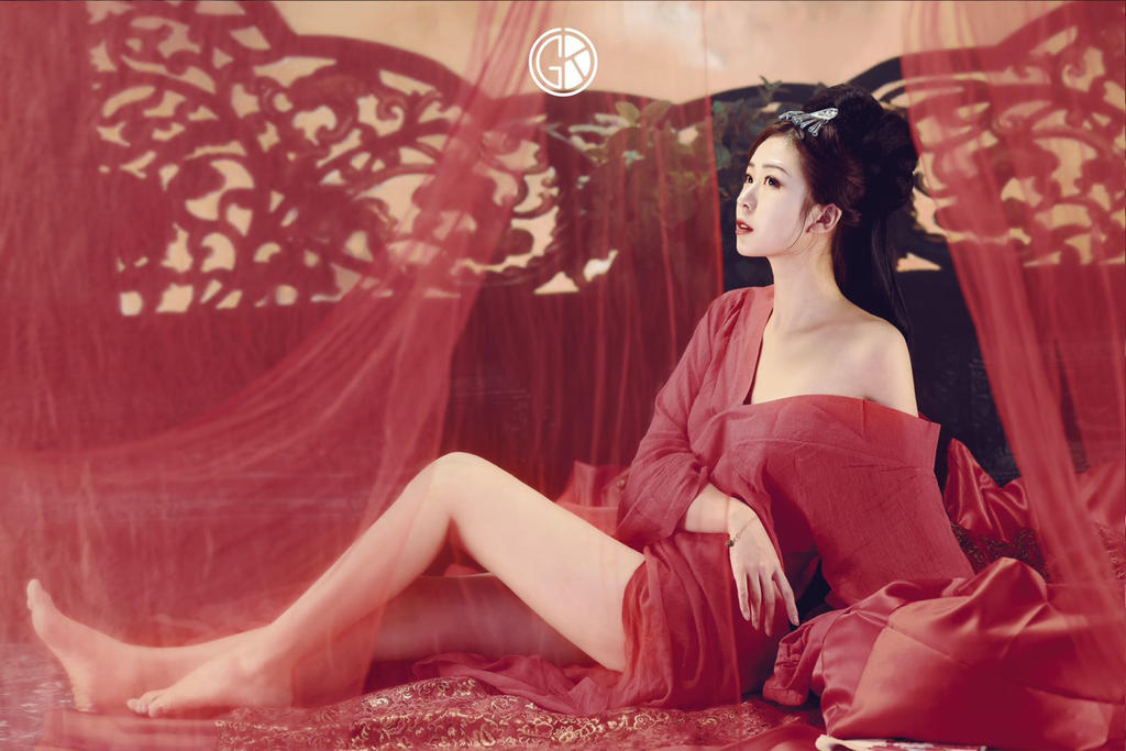 风尘女子衣衫凌乱朦胧美写真