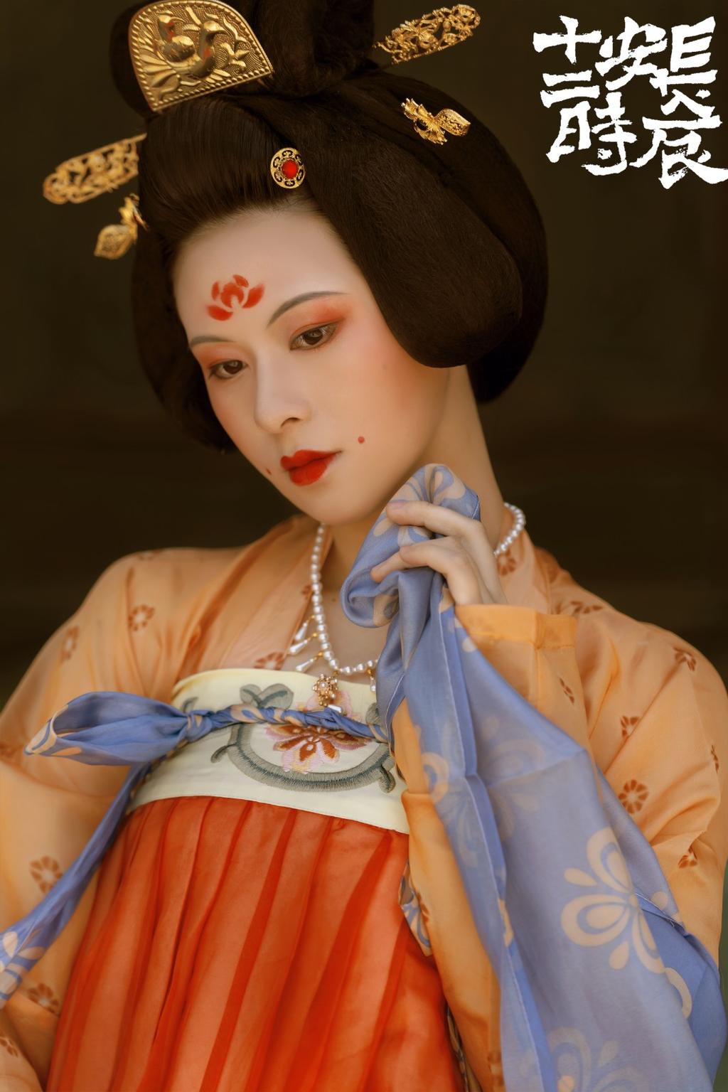 古典美人红唇雪肤媚态万千写真