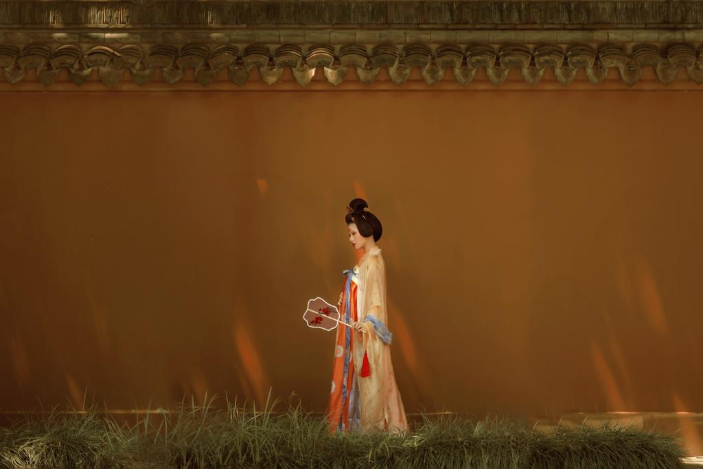 古典美人红唇雪肤媚态万千写真