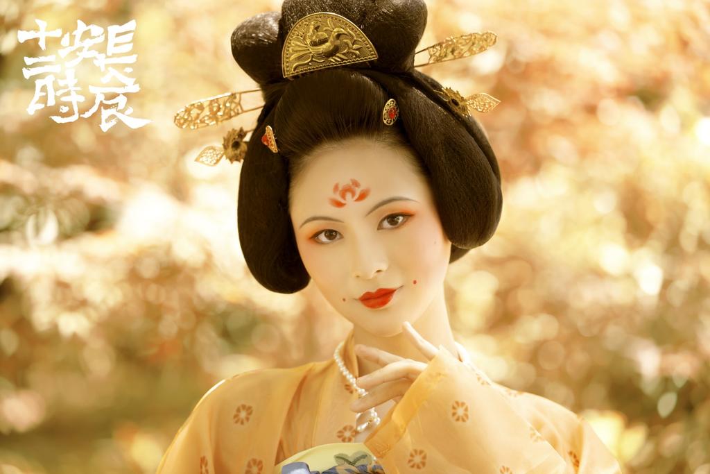 古典美人红唇雪肤媚态万千写真