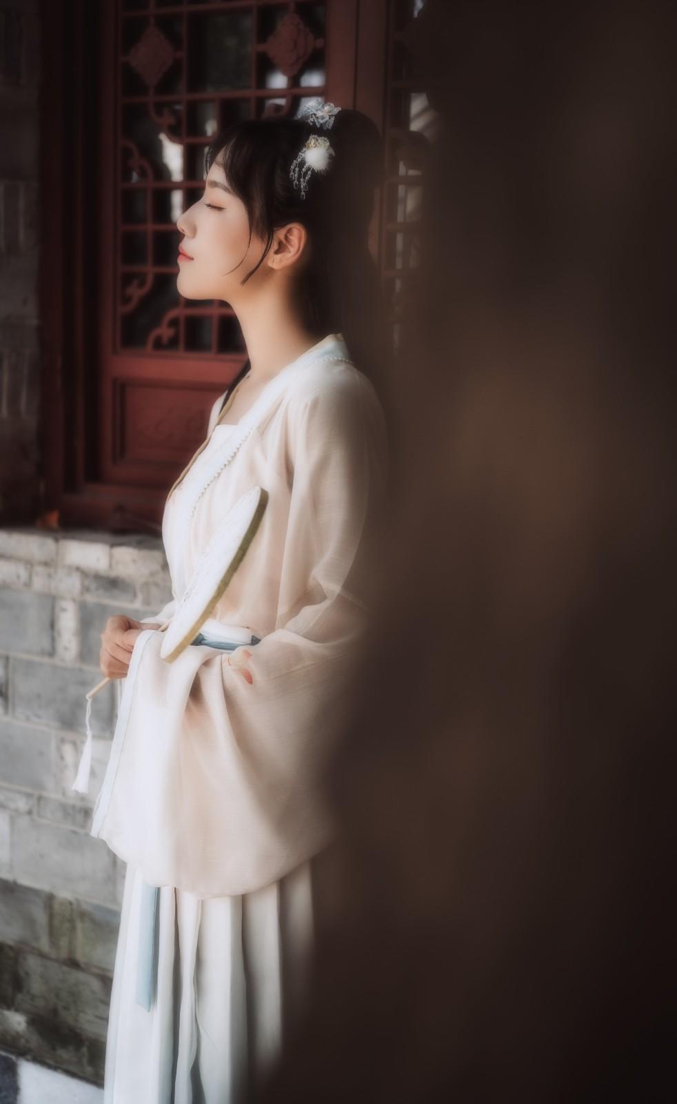 古装美女巧笑倩兮美目盼兮写真