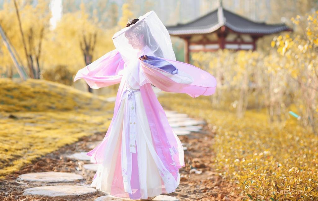 古装美女汉家衣裳冰清玉洁写真