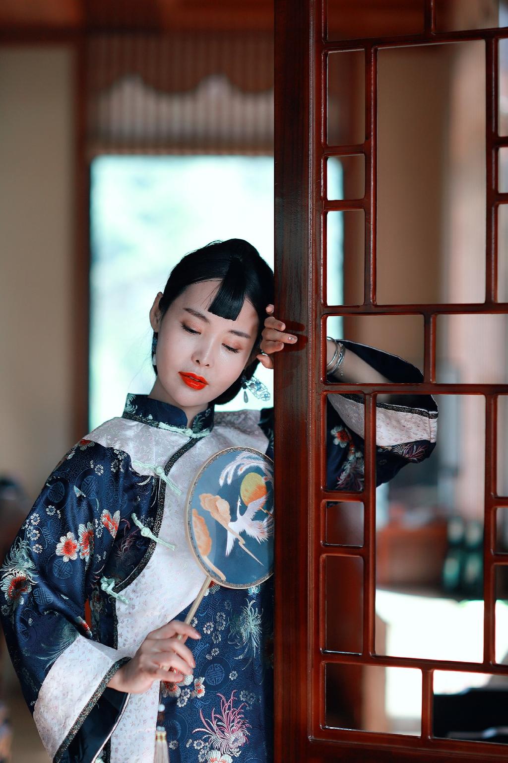 温婉古装美人杏眼红唇古风摄影